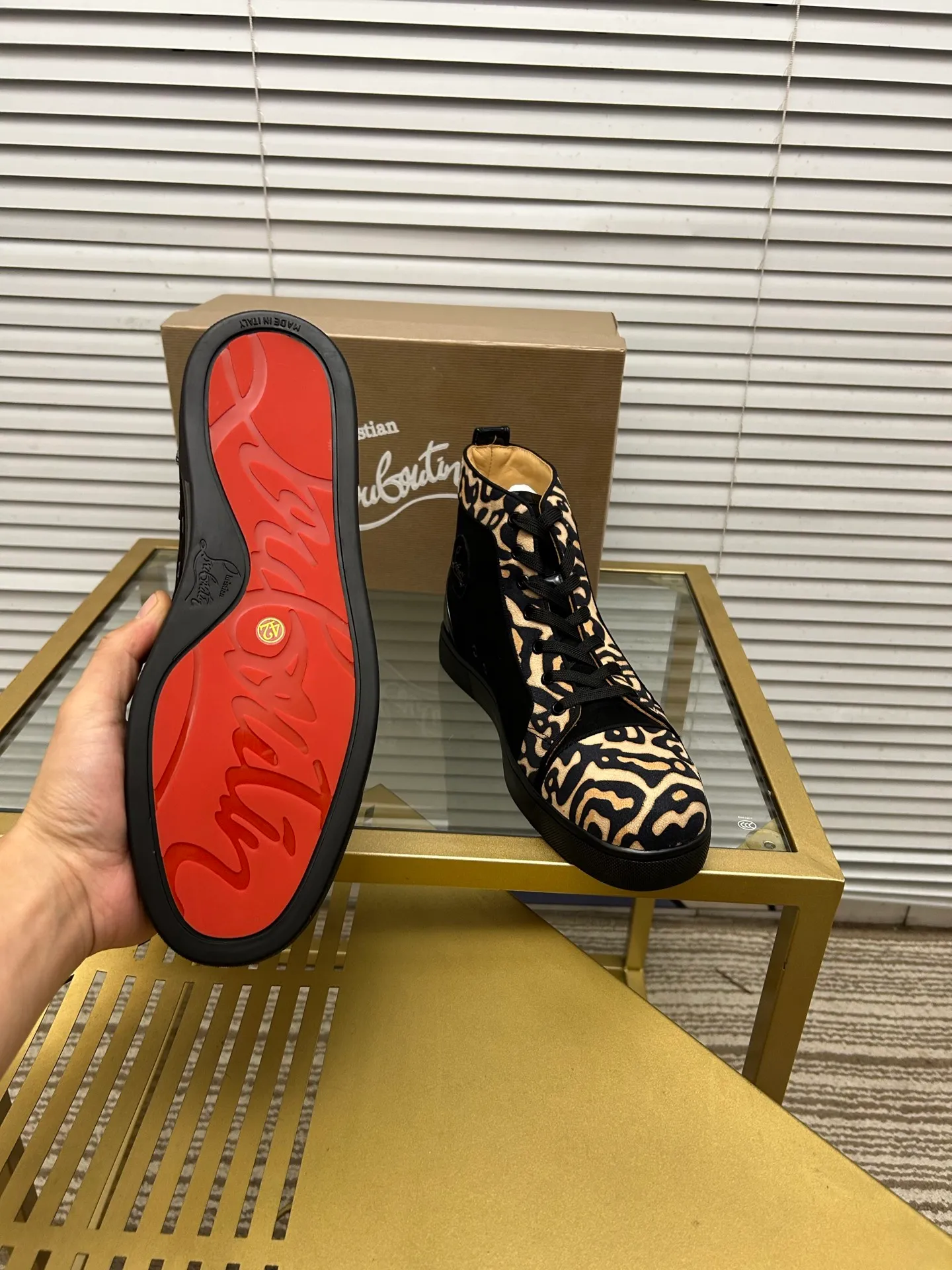 (Customized model) Ex-factory price is 540. christian louboutin (CL red sole shoes) counter series, casual sneakers for couples 📢 📢 📢 Exclusive hot style release 🎈🎈💪 Movable latex feet 👻 Finished outsole line [Proud] 😝Female 35-40# Male 38#-46, global supply😝 [Top version]: Original imported genuine leather upper, top original leather lining, original molded TPU outsole, original 1:1 detail processing, original shoe last,